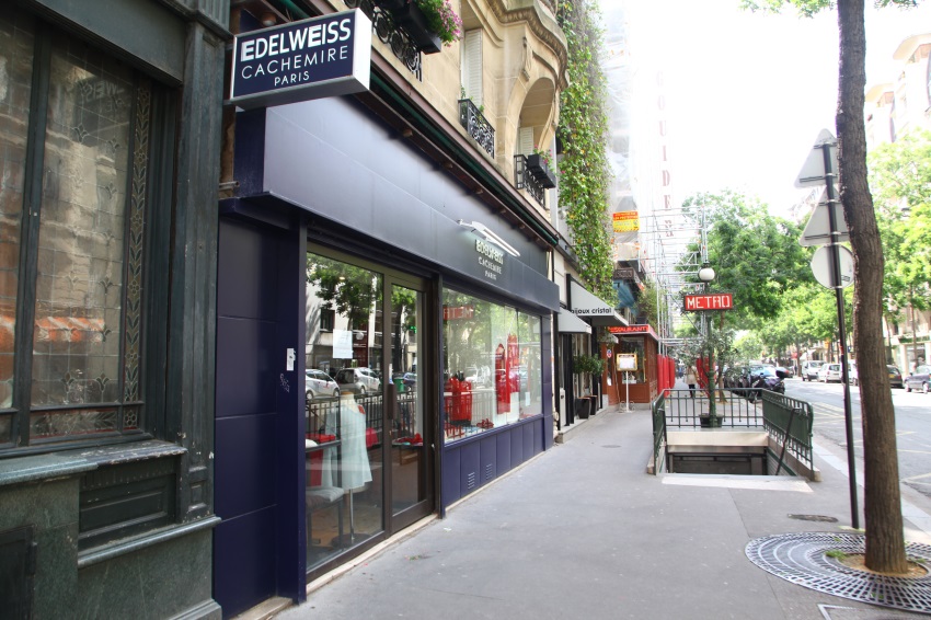 法國(guó)佐拉店